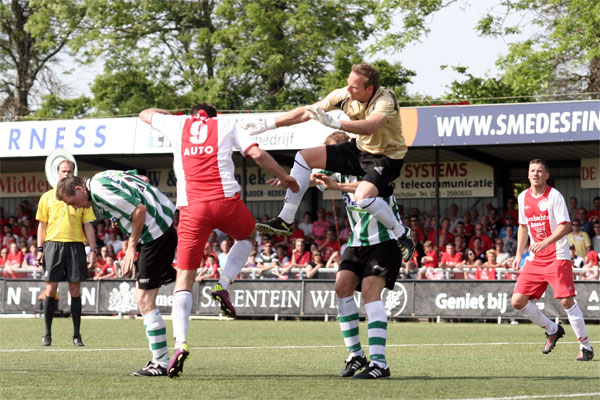 v.v. IJsselmeervogels - SC Genemuiden (Foto Helmich Lubberts).